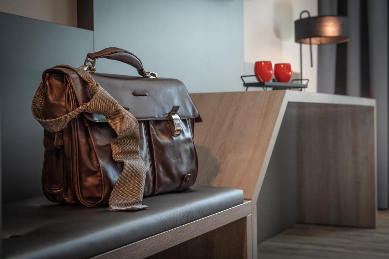 Loginn Hotel Berlin Airport ภายนอก รูปภาพ