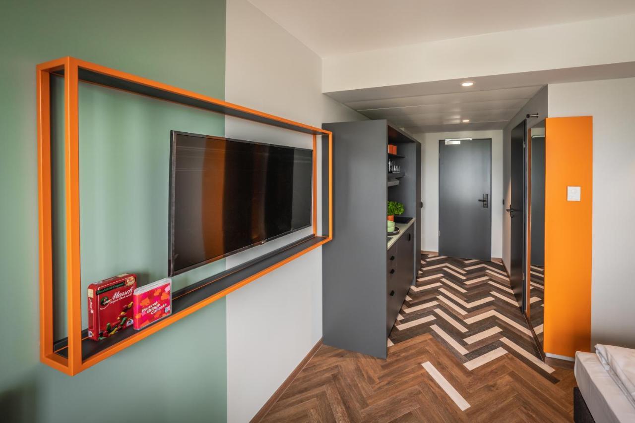 Loginn Hotel Berlin Airport ภายนอก รูปภาพ