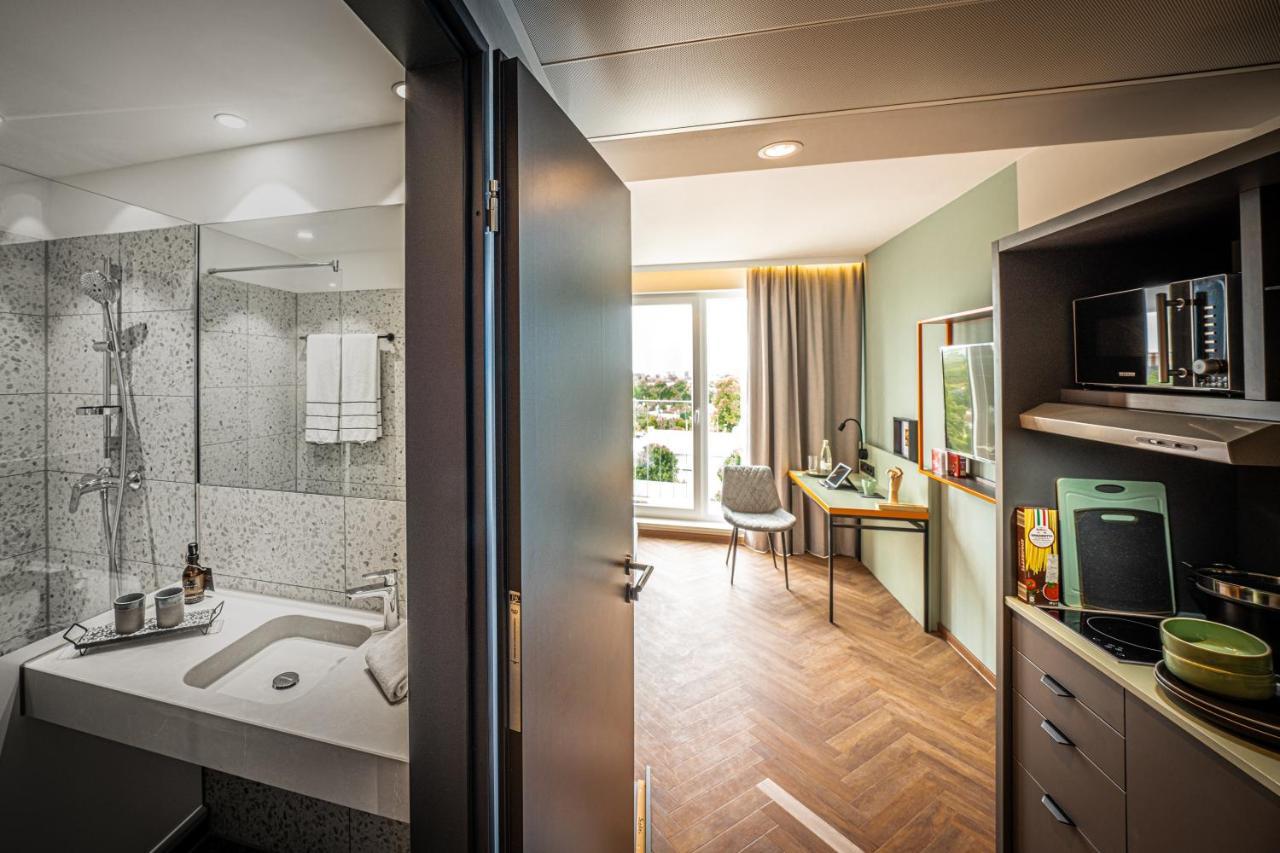 Loginn Hotel Berlin Airport ภายนอก รูปภาพ