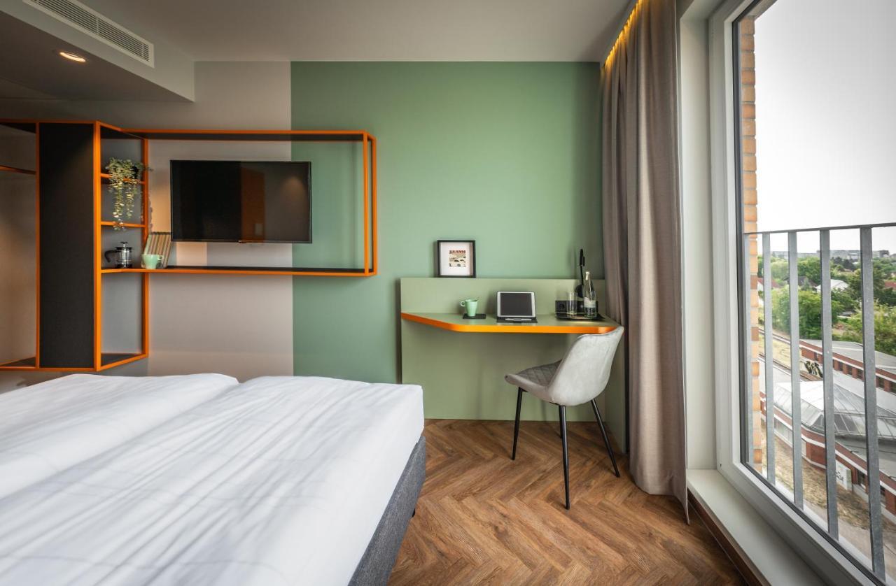 Loginn Hotel Berlin Airport ภายนอก รูปภาพ
