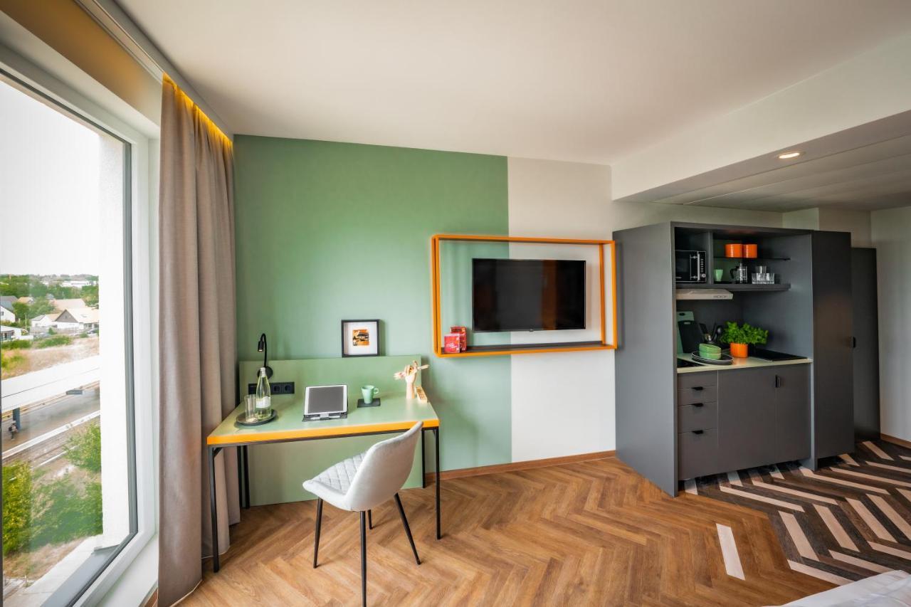 Loginn Hotel Berlin Airport ภายนอก รูปภาพ